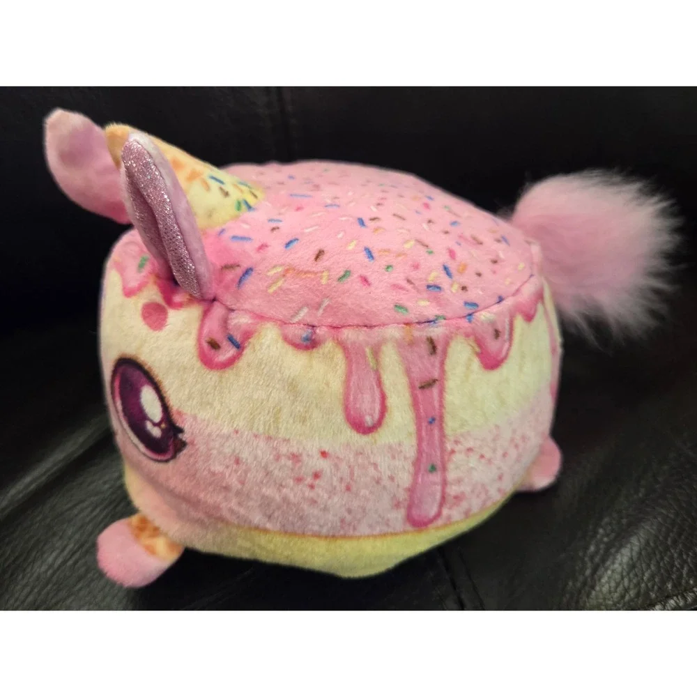 Cookeez Makery Strawberry Unicorn Freezy Cakez Moose Toys. Tested Works No Box